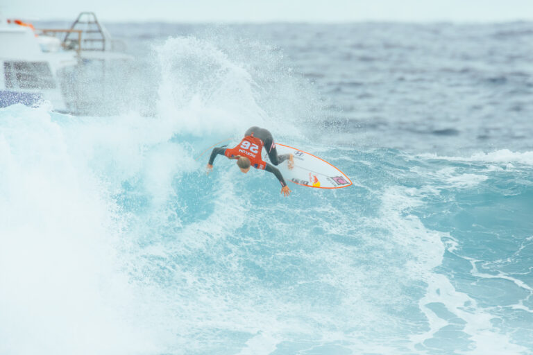 Simmers surfs to third at Margaret River for first podium of 2026 WSL Championship Tour