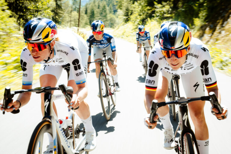 Tour de France Femmes avec Zwift 2026: Race Highlights and Rolling Coverage